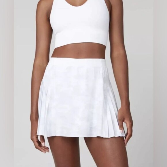 NWT Spanx Women’s Get Moving Pleated Skort Skirt Shorts White Camo 50273R SMALL